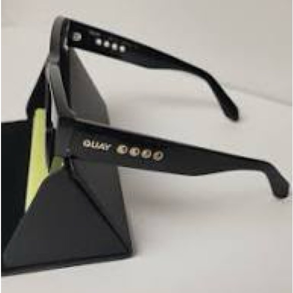 New. Quay \